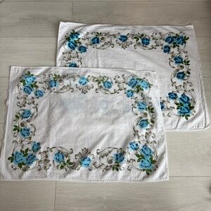 Vintage Retro Tea Towel Set of 2 White w Floral Blue Roses Kitchen Linens